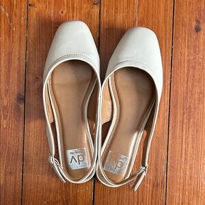 DV by Dolce Vita Women's Cream Flats